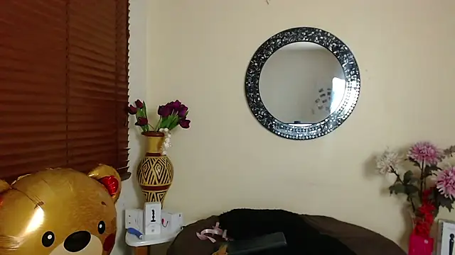 NicoleSantana Adlı Modelin Canlı Sohbet Odası