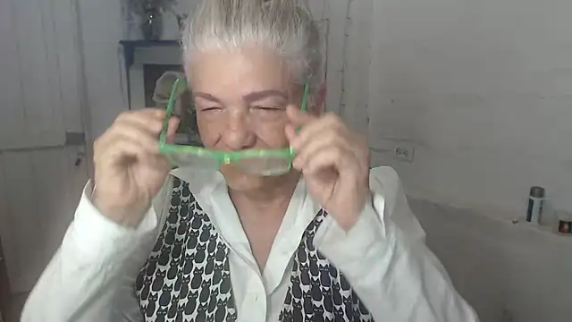 FunnyGrandma live-chat rom