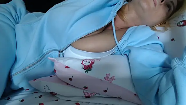 غرفة دردشة _karolynesyera_ المباشرة