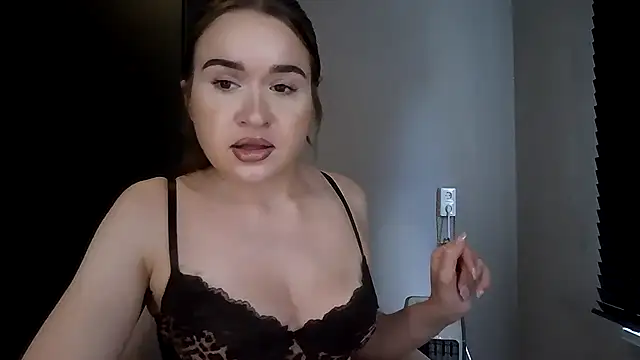 avajade Adlı Modelin Canlı Sohbet Odası