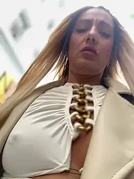 adya-aly Adlı Modelin Canlı Sohbet Odası