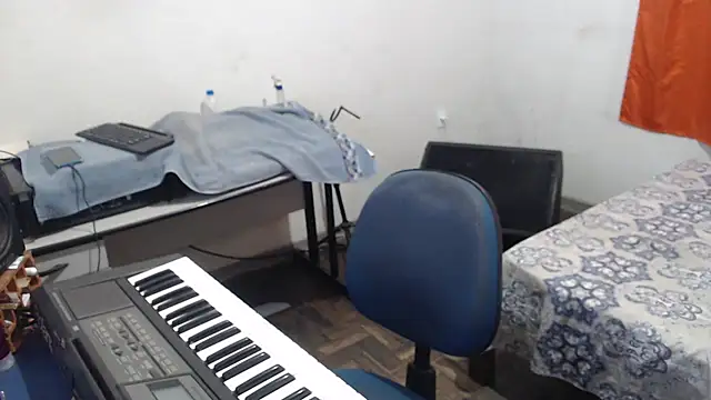 corola1956 Adlı Modelin Canlı Sohbet Odası