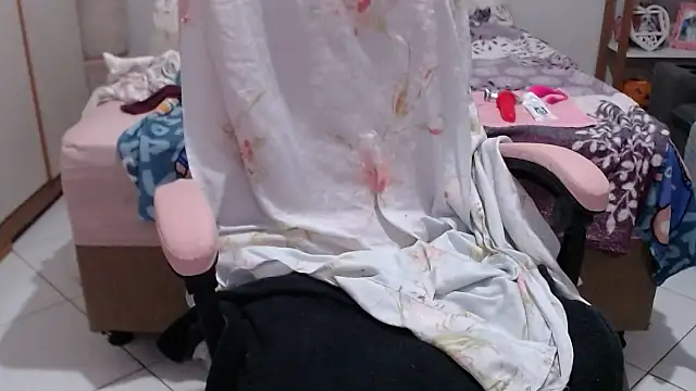 bustycarly Live Chatraum