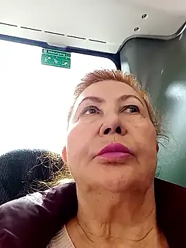 Hottie-Mom Adlı Modelin Canlı Sohbet Odası
