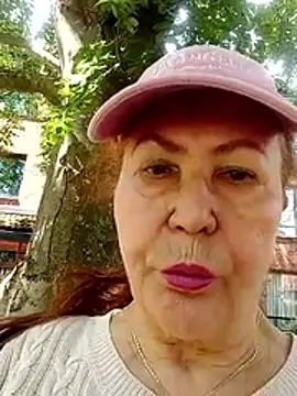 Hottie-Mom Live Sex Cam Show