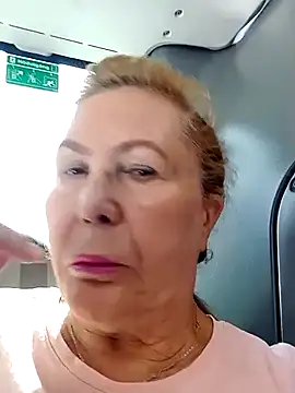 Hottie-Mom Live Chatrum