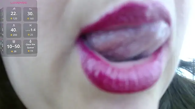 חדר צ'אט בשידור חי של Kerly_Doll