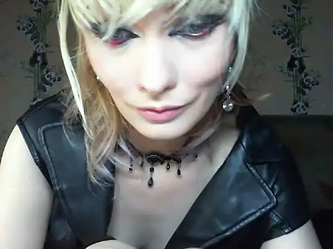 WildMissNiks Adlı Modelin Canlı Sohbet Odası