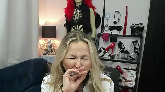 Chat soba uživo modela crystaLUX