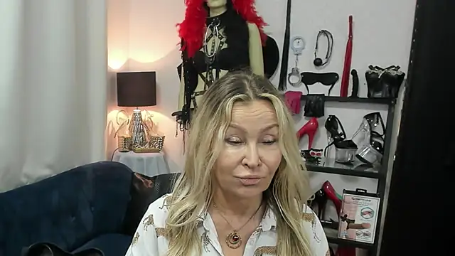 Chat soba uživo modela crystaLUX