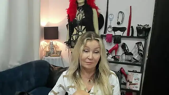 crystaLUX Adlı Modelin Canlı Sohbet Odası