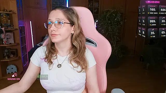 NicoleFaith 现场聊天室