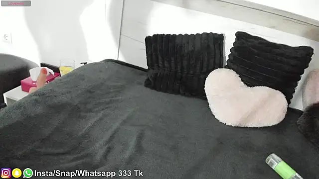 HotblondeCassy Adlı Modelin Canlı Sohbet Odası