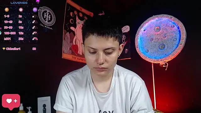 Živá chatovací místnost girl_intense444