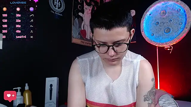 Živá chatovací místnost girl_intense444