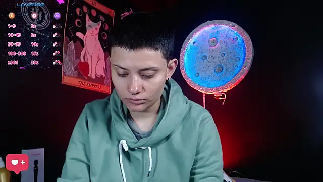 girl_intense444: δωμάτιο απευθείας συνομιλίας