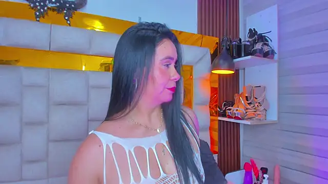 غرفة دردشة bigass_monic المباشرة
