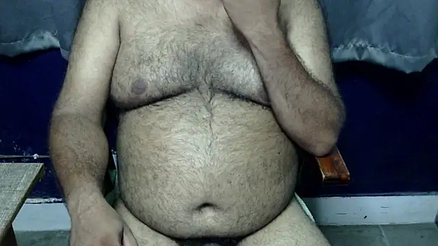 Seks show uživo modela hairysubcub_70 na kameri