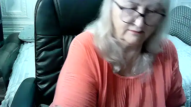 Seks show uživo modela LolkaAlyss na kameri