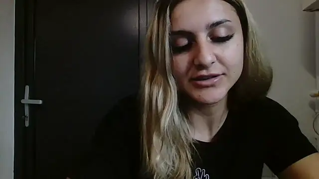 NicolePlay élő chatszobája