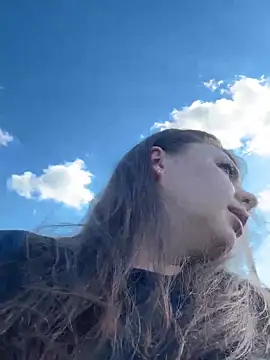 חדר צ'אט בשידור חי של Sara_Slow