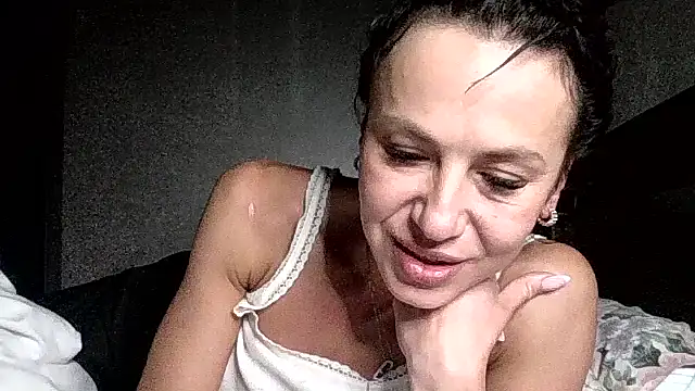 ห้องแชทสดของ JulianaGold1