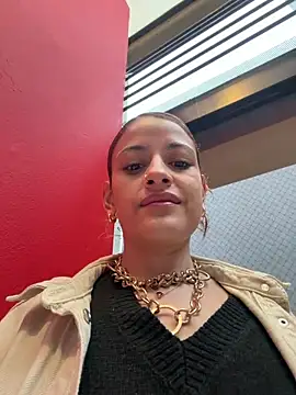 alana15 Adlı Modelin Canlı Sohbet Odası