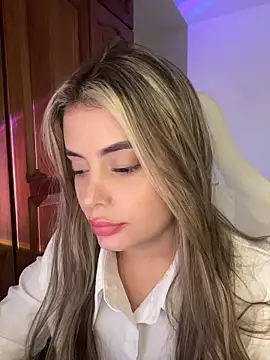 غرفة دردشة Miss_valeriaa المباشرة