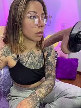 _antonella_dreamss – Naživo chatovacia miestnosť
