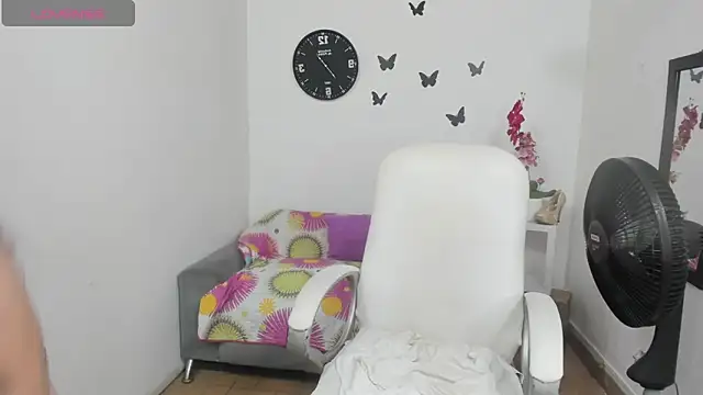 Phòng Chat Trực Tiếp stepmother_105