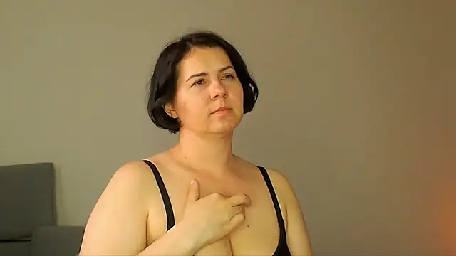 Živá chatovací místnost M1ssShyMira