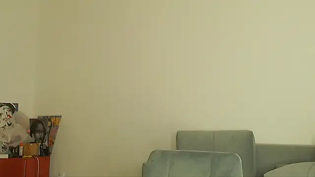 חדר צ'אט בשידור חי של M1ssShyMira