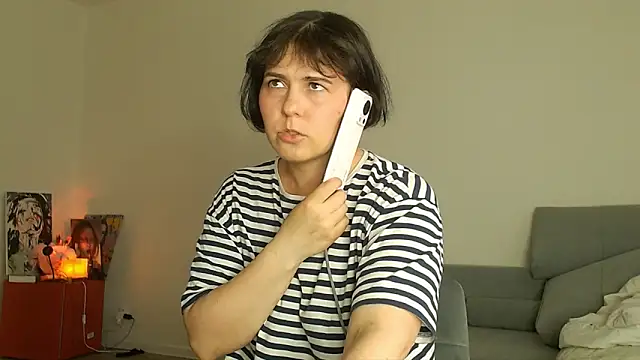 Chat soba uživo modela M1ssShyMira