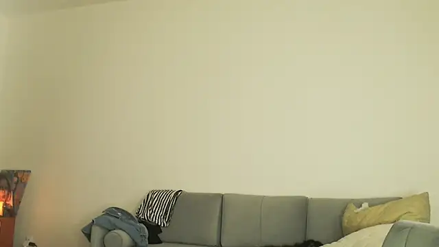 M1ssShyMira Adlı Modelin Canlı Sohbet Odası