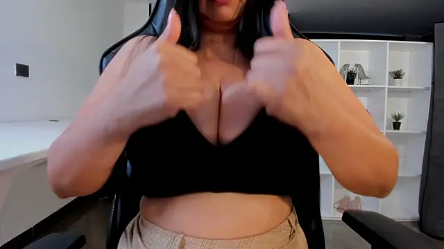 natural_bigboobs 现场聊天室