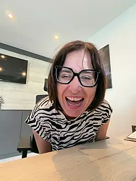 JulieEroticDress' Live Chat Room
