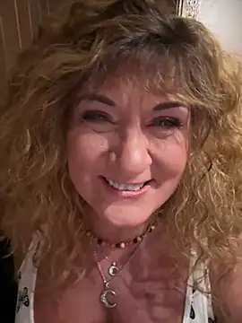 SuzyCatzz – Naživo XXX chat