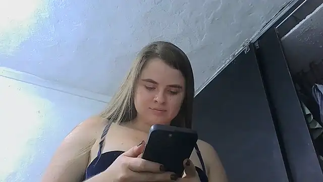 Živá chatovací místnost HellenMiyer1111