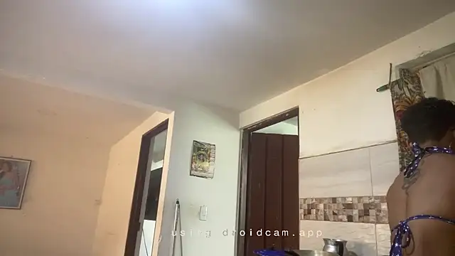 חדר צ'אט בשידור חי של kelly_thomson