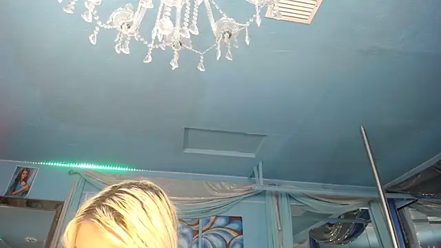 Živá chatovací místnost ADRIANNA_FOX