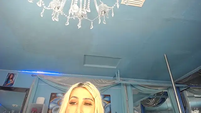 חדר צ'אט בשידור חי של ADRIANNA_FOX