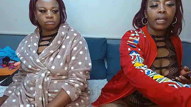 Živá chatovací místnost NaughtySisters