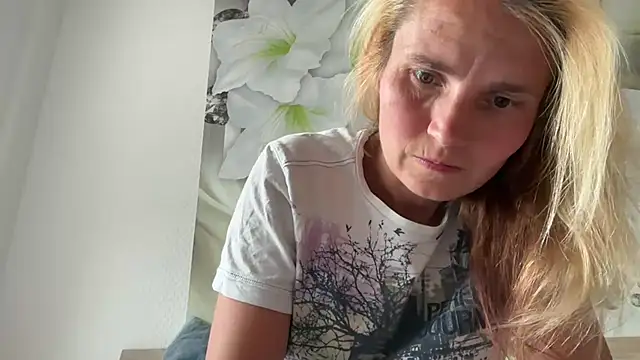 s-te-fan-i's Live Chat Room