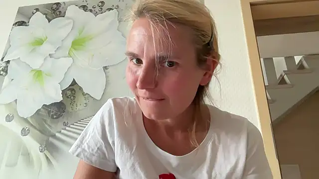 s-te-fan-i Adlı Modelin Canlı Sohbet Odası