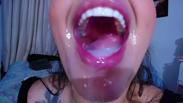 Sharlottee 现场聊天室