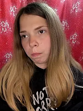 Zuli_Kiska Cameră chat live