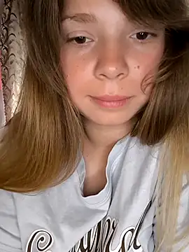 Zuli_Kiska – live chatrum