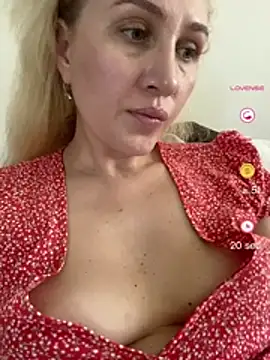 YourBlondee লাইভ চ্যাট রুম
