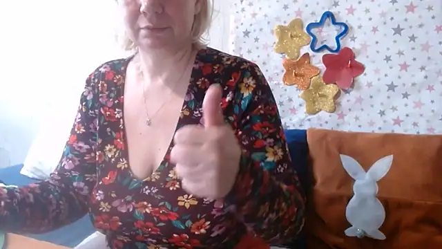 חדר צ'אט בשידור חי של QueenLana