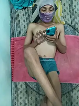 PrabV0319 Adlı Modelin Canlı Sohbet Odası